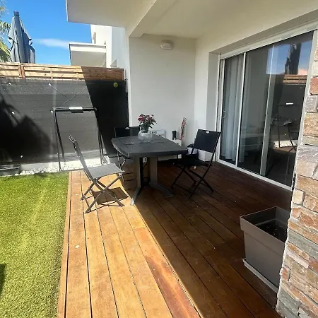 Rez De Jardin 5 Pers, * فرونتينيان